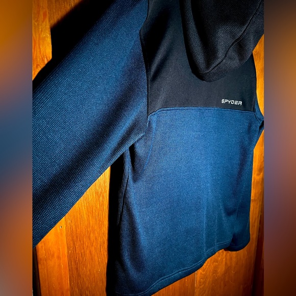Men’s Size L Half Zipper Hooded Pullover Jacket by Spyder - Like New! - Picture 6 of 11